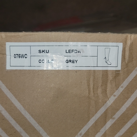 Grey boots - Picture 7 of 8